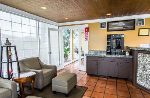 Cocoa Beach Cabin | Econo Lodge Cocoa Beach - near the Port