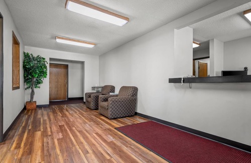 El Paso Hotel | Econo Lodge El Paso, IL