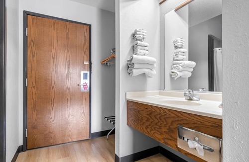 El Paso Hotel | Econo Lodge El Paso, IL