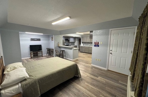 Clear Creek Hotel | Econo Lodge