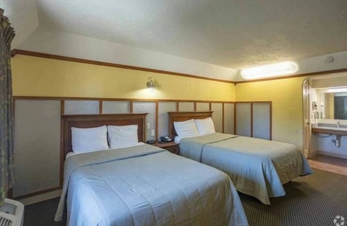 Clear Creek Hotel | Econo Lodge