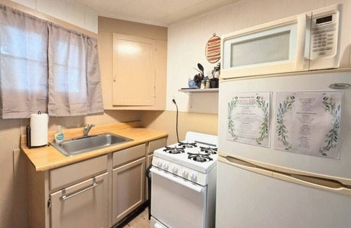 Mid America Cabin | Edgewater Resort - Cottage #4