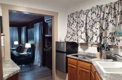 Mid America Cabin | Edgewater Resort - Cottage #1