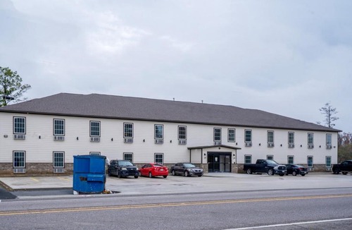 Sulphur Hotel | Efficiency De Luxe Sulphur Near Lake Charles I 10