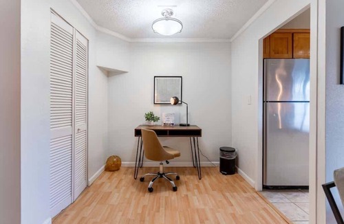 Downtown Seattle Condo | Electic Downtown 1B Condo by Convention Center