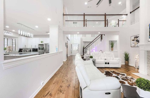 Allen House | Elegant 5 BR 3 Full BA Estate Pool Oasis PingPong Sleeps 22 EV Level 2 Charger