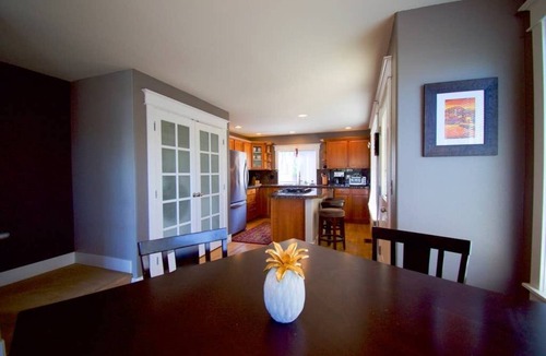 North Queen Anne House | Elegant, airy and bright with vivid views over ship canal, Fremont and beyond.