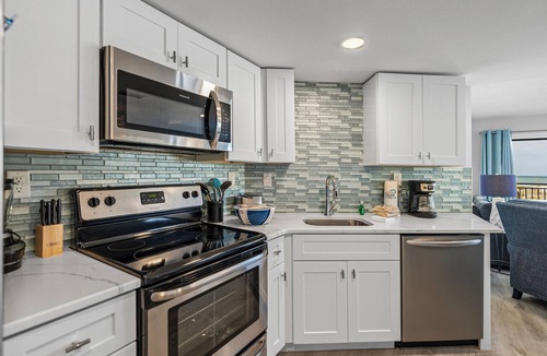 Belle Vista Condo | Elegant Beachfront Home + Pool | Prime Location
