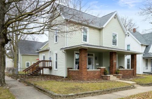 Muncie Villa | Elegant House 2 min from BSU/Hospital/Downtown