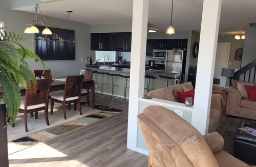 Oxbow House | Elegant Lakefront-3BR/3BA-Sleeps 9-Fireplace-Free Kayaks-Pets Welcome-Specials!