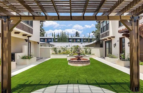 Mid Central Apartment | Elegant Pasadena Homew Patio Parking Near Old Town
