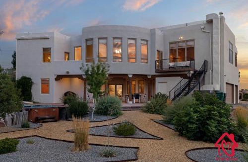 North Albuquerque Acres House | Elena's Sandia Sanctuary - An Irvie Home