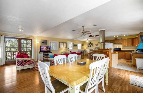 Cedar Key Cabin | Elevated Serenity - Cedar Summit Upstairs 2BR Vacation Retreat with Breathtaking Views