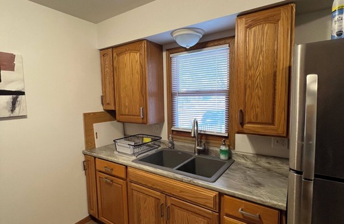 John Adams House | Elton Hills Park Quite 3-bedroom Spacious Home