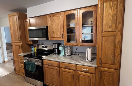 John Adams House | Elton Hills Park Quite 3-bedroom Spacious Home