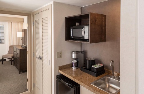 Troy Hotel | Embassy Suites by Hilton Detroit Troy Auburn Hills
