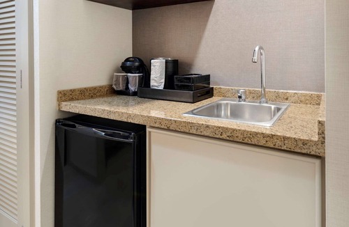 Troy Hotel | Embassy Suites by Hilton Detroit Troy Auburn Hills