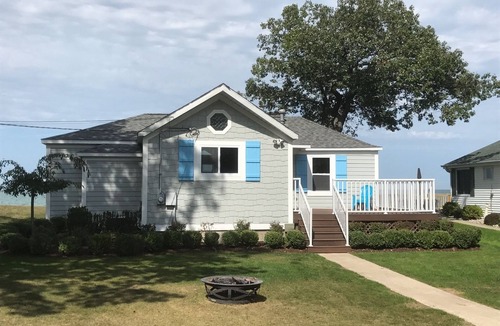 Pigeon House | Enjoy a lake front cottage in the Thumb of Michigan. A must see!