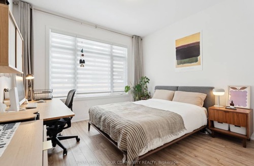 Innisfil House | Enjoy a stylish and comfortable stay in Barrie. This modern home offers cozy living spaces, fast WiFi, a fully equipped kitchen, and easy access to the waterfront, downtown, shopping, and local attractions — perfect for families, couples, or business
