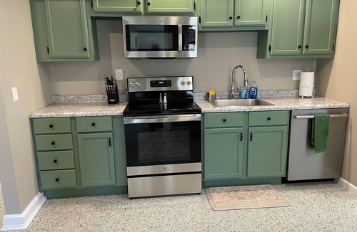 Oxford House | Enjoy this spacious 8-acre private 3 min drive to Miami University Property