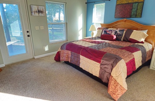 Ocala House | Entire Home, 5 minutes to WEC and FAST, 3bd, 3 bath FENCED 1 acre King bed.