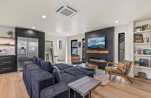 Downtown Flagstaff House | Epic Rooftop Views - Luxury DT FLAG - 2 King Beds