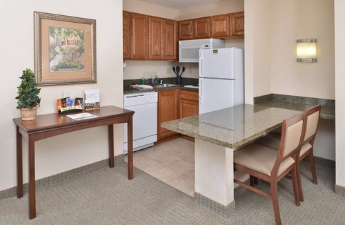 Northeast Heights Condo | Equipped King Suite | Free Daily Breakfast, Pool