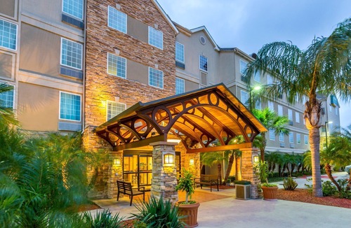 Brownsville Apartment | Equipped Studio | Free Daily Breakfast, Pool + Business Center