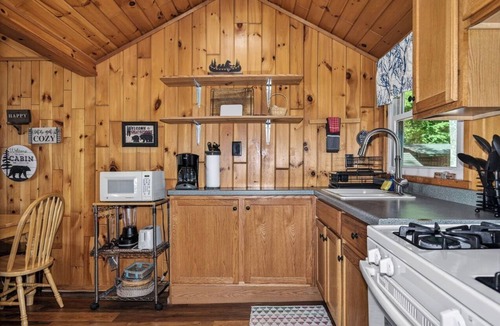 St Germain Cottage | Estrold's Cabin- Red Oak Cabin