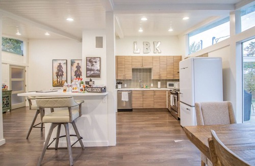 Lubbock House | Evermore LBK: Open & Bright Home + Amazing Firepit!