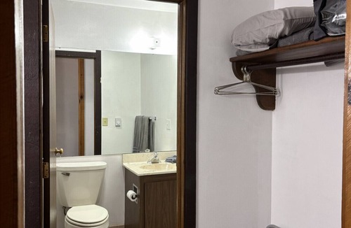 Tomahawk Cabin | Every Room with a Beautiful View of The Wisconsin River *