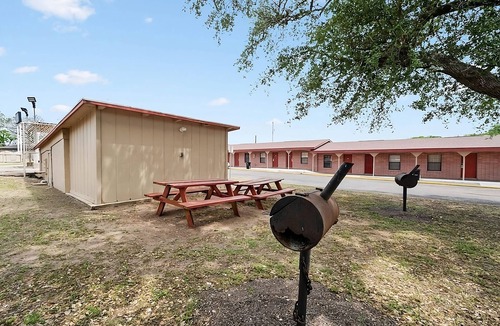 Beeville House | Excellent Choice! With Free Parking, Pets are Welome!