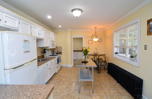 Bethlehem House | Excellent Location, Family & Pet Friendly, Walk to Main St, Close to everything