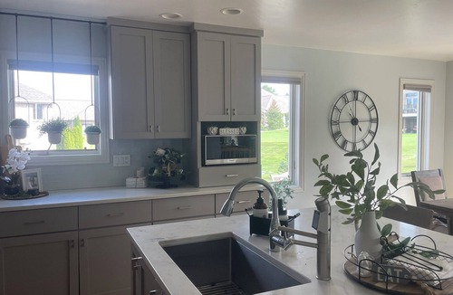 Green Bay House | EXECUTIVE 3 bedroom/3 bathroom lake-view home just 15 minutes from Lambeau !