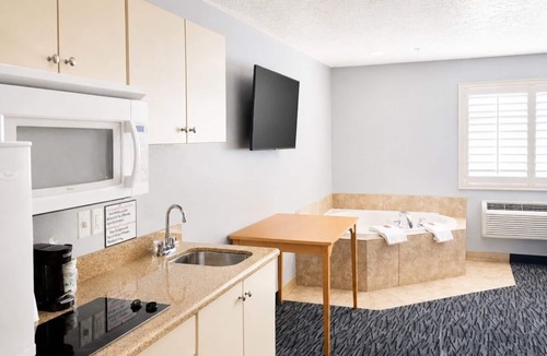 Naples Hotel | Executive Inn and Suites Extended Stay in Vernal
