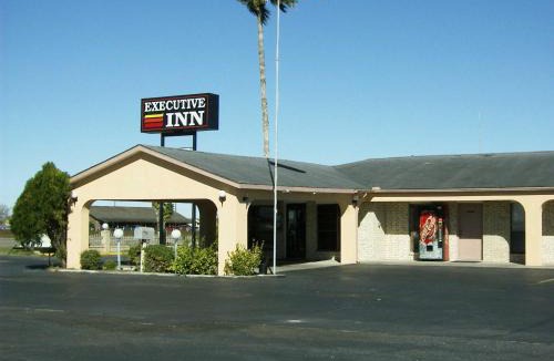 Robstown Hotel | Executive Inn Robstown