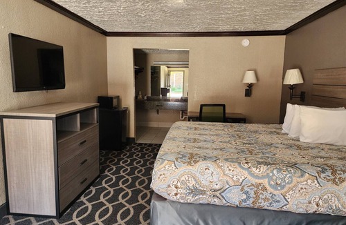 Oklahoma City Hotel | Executive Inn