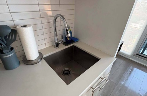 Downtown Toronto Apartment | Executive Studio w Balcony Steps to Eaton Centre