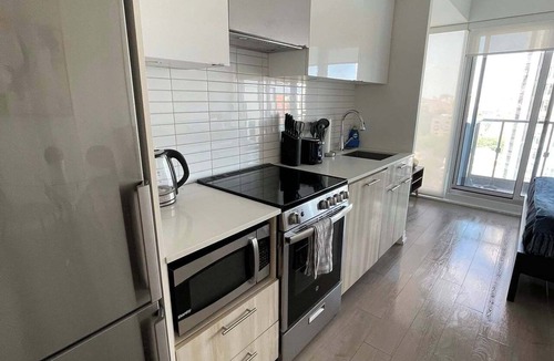 Downtown Toronto Apartment | Executive Studio w Balcony Steps to Eaton Centre