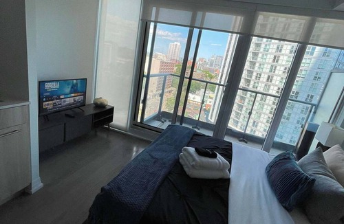 Downtown Toronto Apartment | Executive Studio w Balcony Steps to Eaton Centre