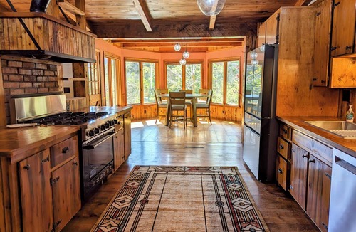 Glenwood Springs Cabin | Expect! WOW! Jacuzzi, Game Room, Fire Pit, Waterbed, Massage Chair, Remodel 2024