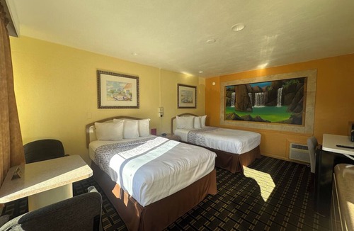 Bethune Grant Hotel | Experience Comfort & Affordability Near Daytona Beach - 2 Units with 2 Queens!