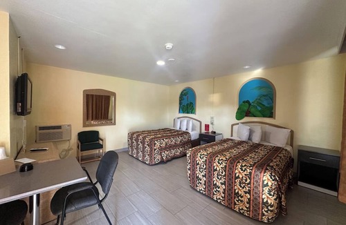 Bethune Grant Hotel | Experience Comfort & Affordability Near Daytona Beach - 2 Units with 2 Queens!