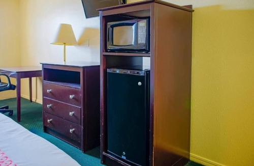 Duncan Hotel | Experience Duncan From Stay With Parking Near Sonic And Petticoat