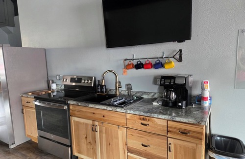 Custer House | Experience history of brothel, 4 bedrooms, 6 min from attractions. Pets friendly