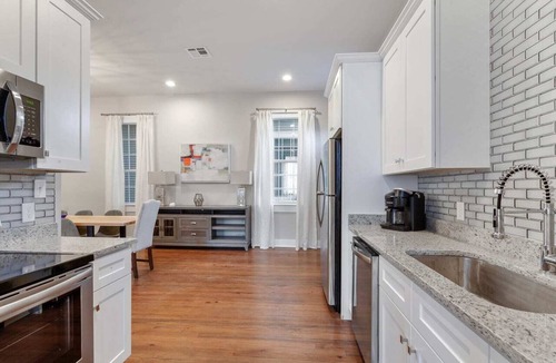 Faubourg Delassize Apartment | Experience New Orleans! 5Bd Rooms 3.5 Bathrooms, Centrally Located