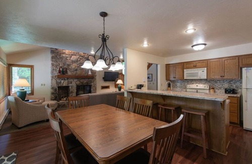 Baileys Harbor Condo | Experience The Rushes: 2BR Condo with Fireplace & Lake View