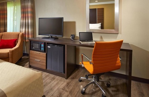 Anaheim Resort Hotel | Explore Anaheim! 4 Units Near Top Attractions – Disneyland, Anaheim Ice & More!