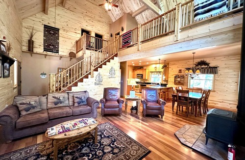 Cimarron Cabin | Explore more. Relax More. Escape to the mountains!