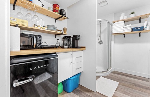 Plateau House | Exquisite Black & White Apartment with Unparalleled Charm